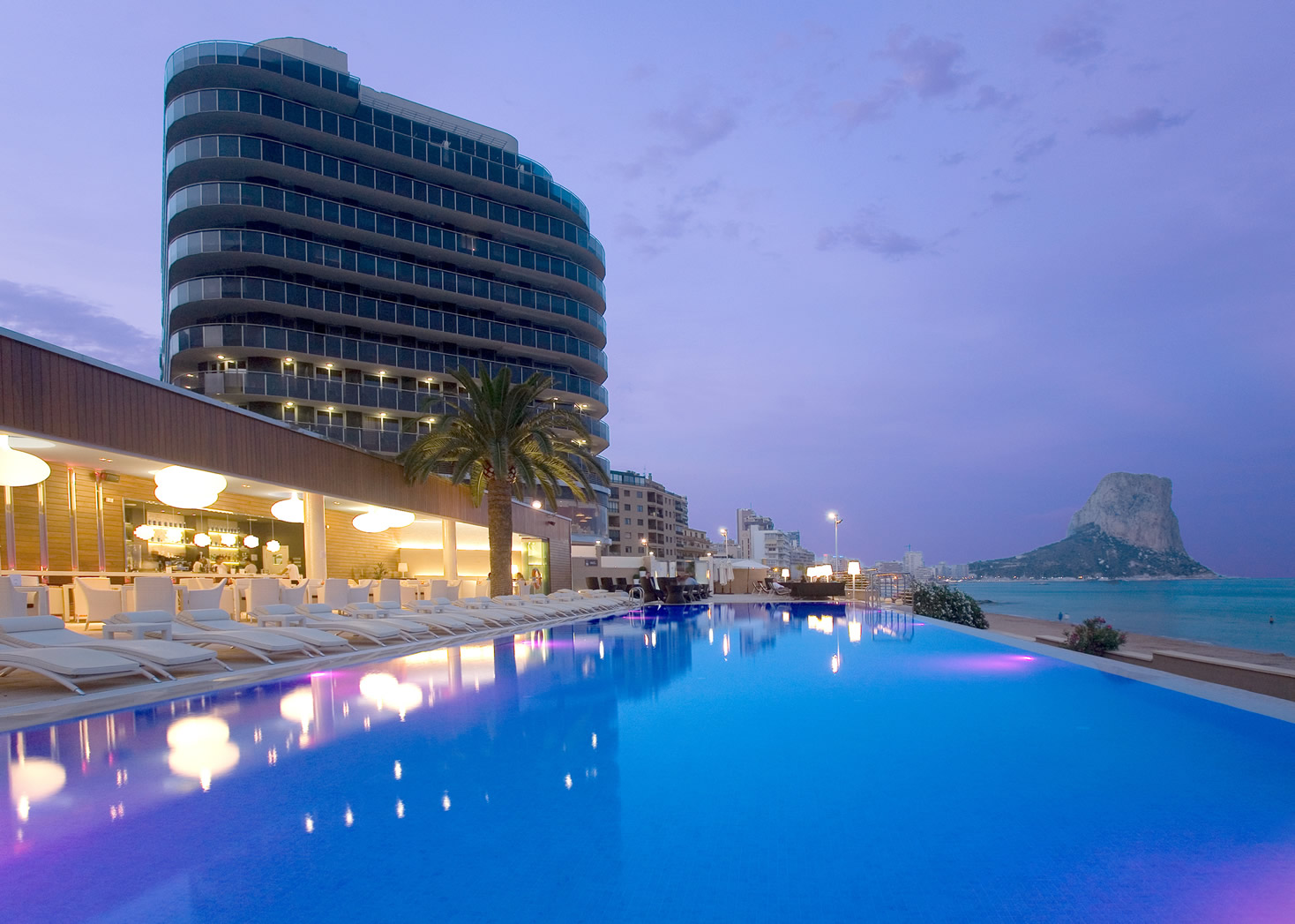 Описание отеля: Gran Hotel Sol y Mar находится в городке Calpe принадлежаще...